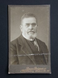 unbekannt